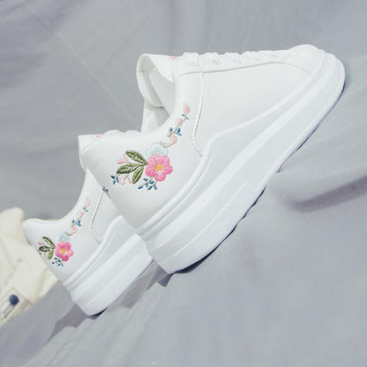 KL-C10新款休闲百搭刺绣小白鞋低帮系带运动板鞋 商品图2