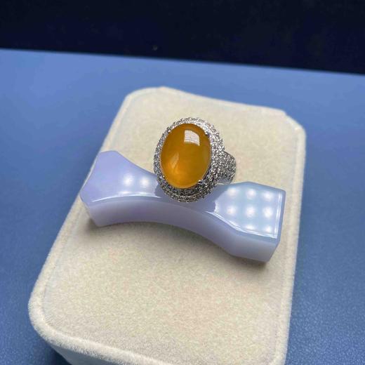 玻璃种鸡油黄大界面,无比美丽,胶感十足,黄色是土,土生万物,很饱满