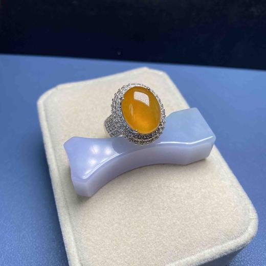 玻璃种鸡油黄大界面,无比美丽,胶感十足,黄色是土,土生万物,很饱满