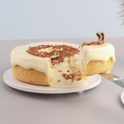 海盐芝士爆浆-松软的戚风蛋糕上面淋上一层芝士浆，再搭配百利脆脆片，让你咬上一口就再也停不下来 商品图3