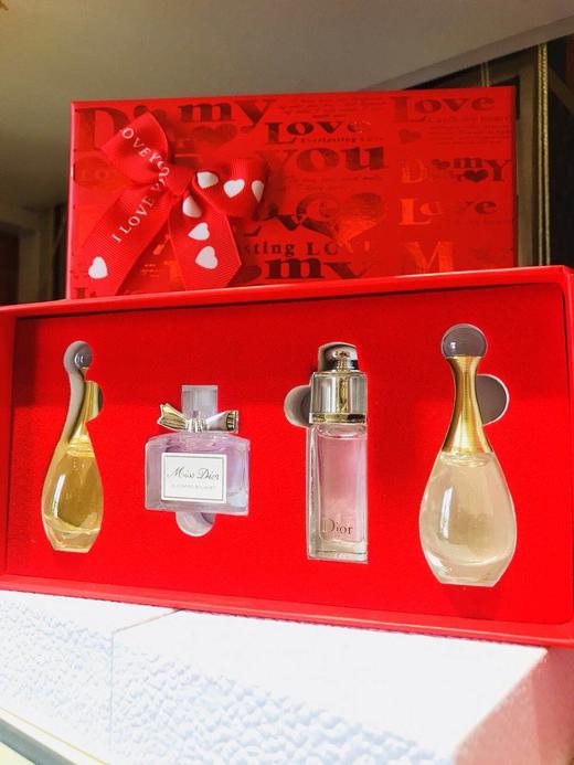 【海关保税直发】Dior法国/迪奥香水四件套白色中套盒-新旧版随机-会员5折-甜心5ml+魅惑5ml+真我5ml×2 商品图4