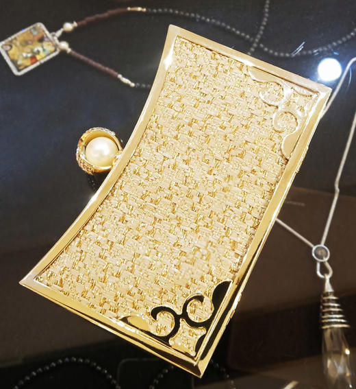 【伯妮斯茵】3J6715--金色陈列手包 商品图3