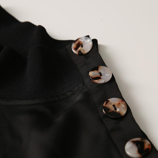 VIMAGE纬漫纪女装上衣长袖修身圆领黑色女V1313901 商品图3