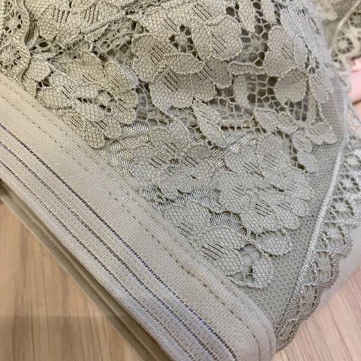 自留款~ 大胸妹必入 收副乳聚拢提胸 不上滑 无痕蕾丝文胸内衣 【包邮+涉及卫生bu退换】 商品图5