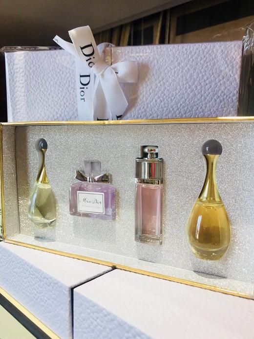 【海关保税直发】Dior法国/迪奥香水四件套白色中套盒-新旧版随机-会员5折-甜心5ml+魅惑5ml+真我5ml×2 商品图3