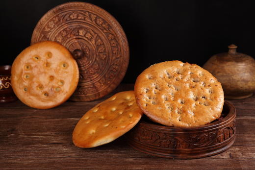 买买侠特色馕 ·独立塑料袋包装·八个手工油馕·包邮到家 商品图1