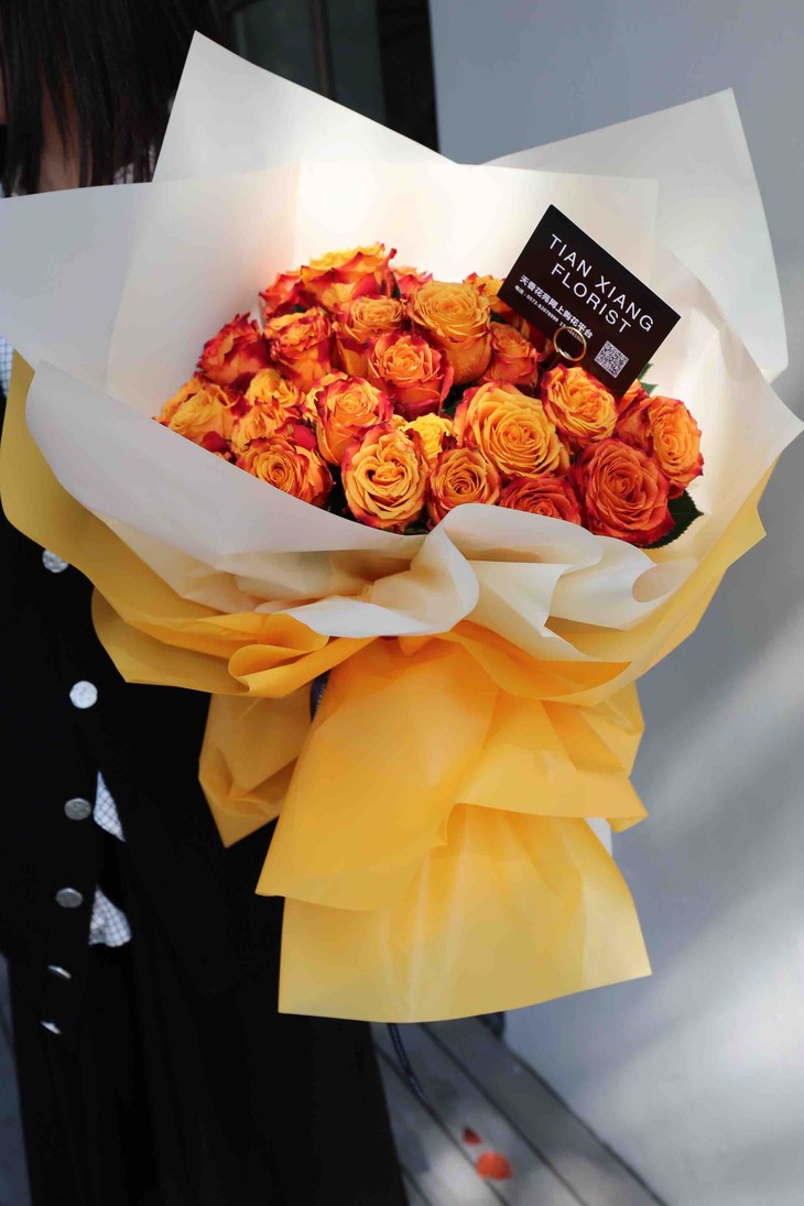 同城配送花礼33朵玫瑰花束金辉色图片仅为参考