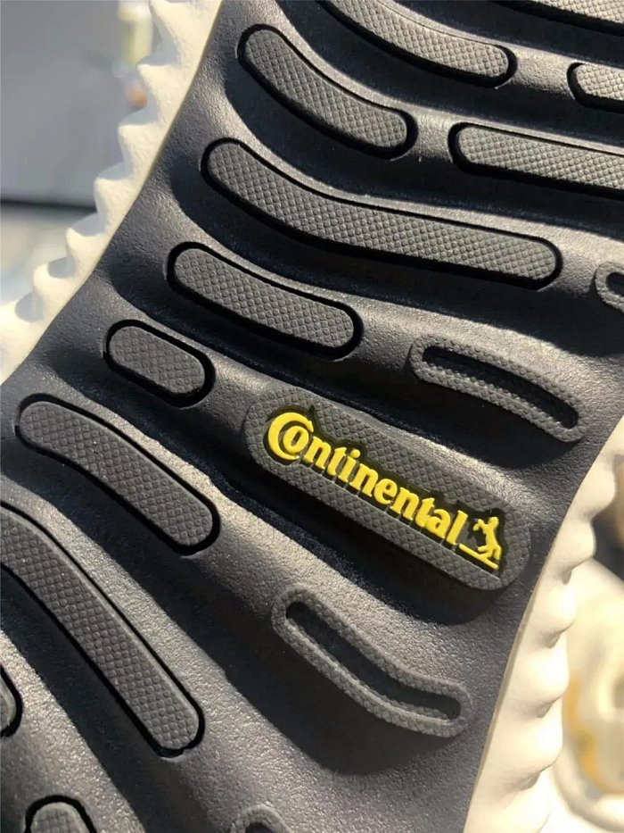 整个鞋底采用bounce和马牌橡胶底组合底