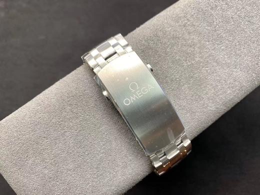 VS新海马300M间玫金蓝面，12点位外圈口带有贵金属印记：AU750 、狗头标 、天平秤 、logo，直径42mm自动8800机芯，黑摆轮陶瓷面盘，陶瓷表圈，男士腕表，精钢表带，自动机械机芯，透底。 商品图11