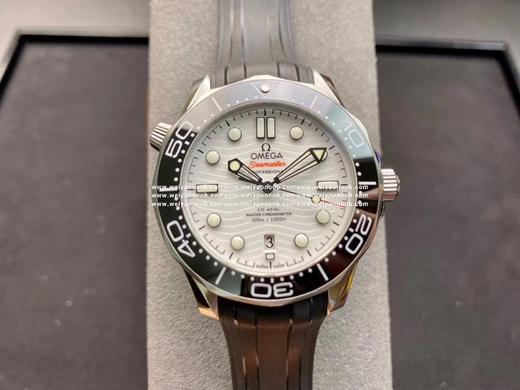 VS 欧米茄 海马300m熊猫色 白陶瓷表盘，8800机芯 真实实拍图。VS欧米海马，卖家、买家都不用担心打脸的版本。 商品图1