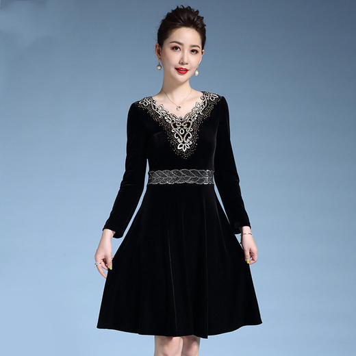 MY-69198丝绒连衣裙大码V领绣花大摆裙 商品图0
