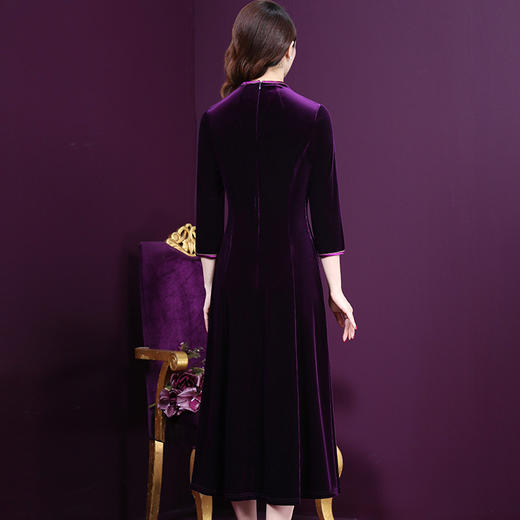 WXY-6518W时尚修身手工刺绣金丝绒连衣裙 商品图1