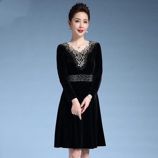 MY-69198丝绒连衣裙大码V领绣花大摆裙 商品图1