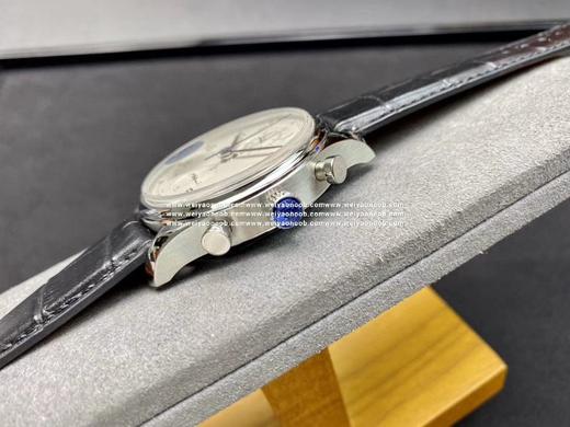 ZF 延续经典，再创辉煌——IWC葡萄牙系列 多功能 计时腕表。腕表绅士典雅，商务简约，彰显男性卓尔不群的一面。【精彩细节】腕表尺寸42mmX13.5mm。白色的盘面清新自然，无限接近原版。锅盖造型的 商品图5