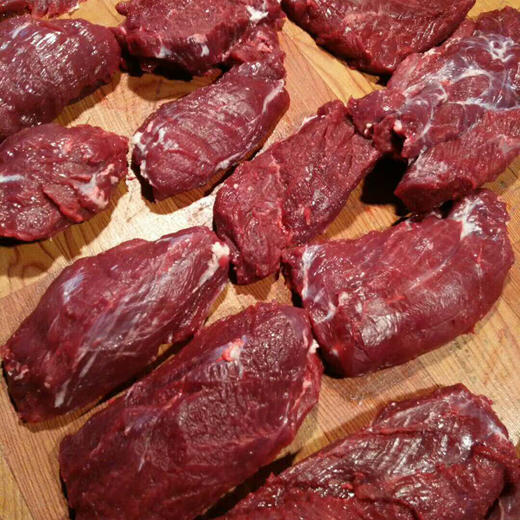 【高山散牧奶香牛肉】500米海拔山顶散牧，无抗生素，慢养3年，吃皇竹草长大，集中谷饲180天，肉香浓郁。（4.8日发） 商品图2