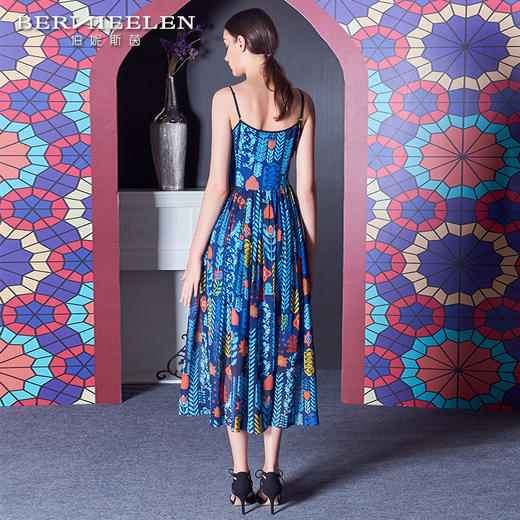 2S6877--蓝色连衣裙--安静的反叛--《智慧之光--波斯艺术》 商品图5