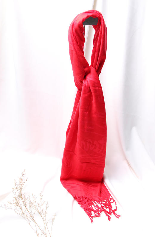 6W6701--《红围巾的女人》主题围巾--《画尽世间光影，只为挚爱女人》 商品图1