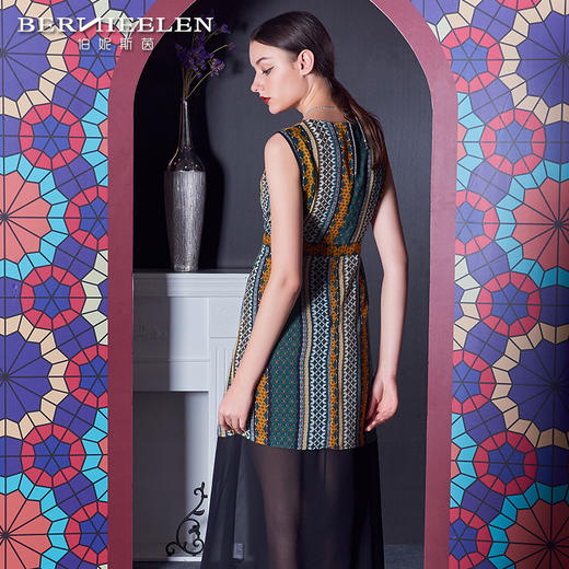 2S68815--绿色连衣裙--64道祝福--《智慧之光--波斯艺术》 商品图5