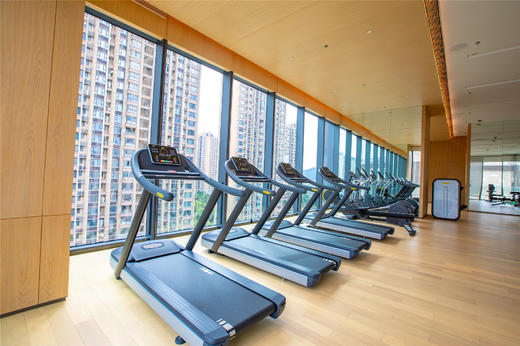 ★团圆年夜饭★ ￥5388起/套 连住2晚【苏州合景万怡酒店】享豪华房+早餐+6人年夜饭桌餐+年初一自助晚餐，送苏式特色大礼包！另有10人套餐可选~ 近地铁商圈，背靠木渎古镇，2026年2月16日专享 商品图3