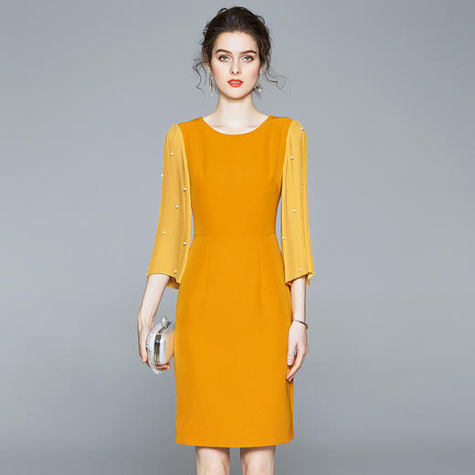 BHS-120104017春夏新款气质优雅压褶钉珠喇叭袖纯色修身连衣裙 商品图0