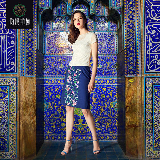 2T6941--米色T恤--国王的虔诚--《智慧之光--波斯艺术》 商品图2