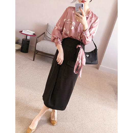 闪购返场 莫奈玫瑰 竖纹肌理艺术图案 多种穿法设计干枯玫瑰粉色衬衫 商品图2