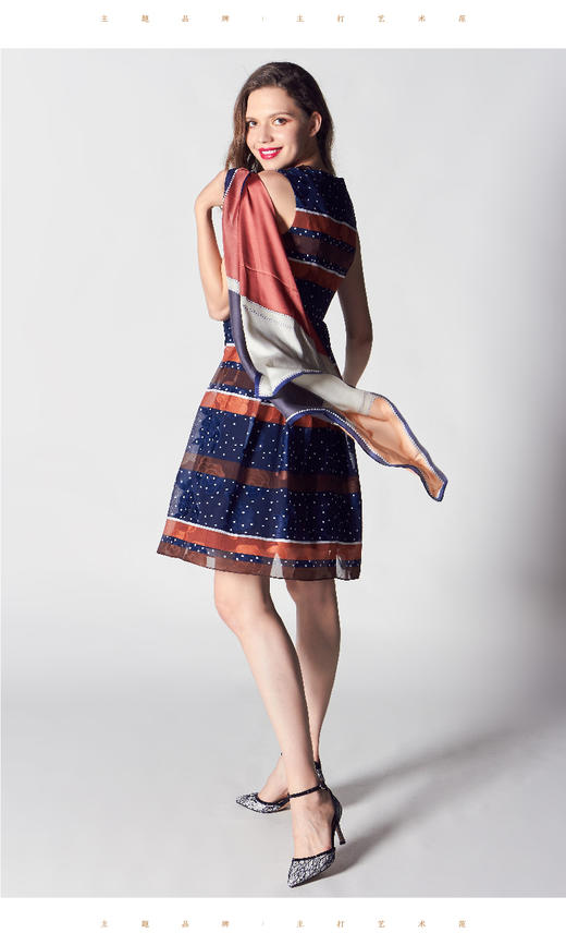 2S69213--蓝色连衣裙--音乐的花谱--《智慧之光--波斯艺术》 商品图1