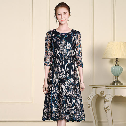 YSZE-CL8365新款中年女士洋气网纱刺绣裙子 商品图0