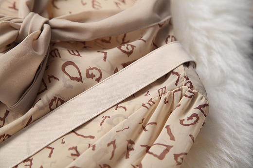 LYY-T10636春夏女装新款飘带领印花雪纺衬衫+高腰阔腿背带裤两件套 商品图1