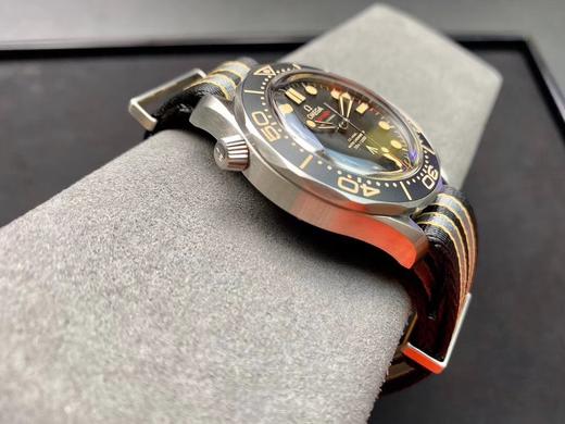 『NOOB升级版』无暇赴死！即将推出007版海马系列腕表，钛金属表壳宽42毫米，黑色铝质潜水表圈配有棕色刻度，防水深度300米。同时，它的黑色表盘同样采用铝合金制成，配有棕色刻度，6点位置zhuan 商品图12