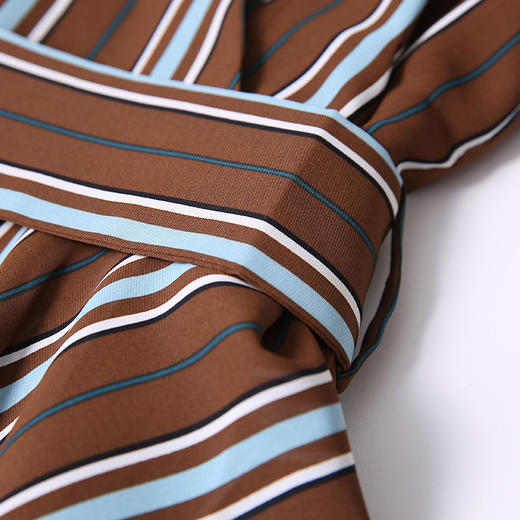 VIMAGE纬漫纪新款时尚不规则V领收腰显瘦条纹雪纺连衣裙V1307904 商品图7