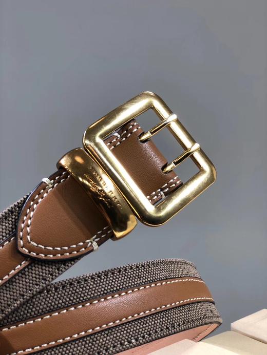 点此购买巴宝莉女款拼接纯牛皮腰带云139824