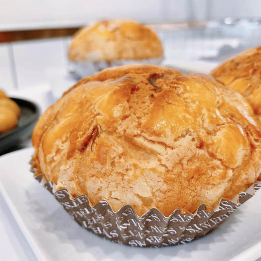 现烤芋泥菠萝包