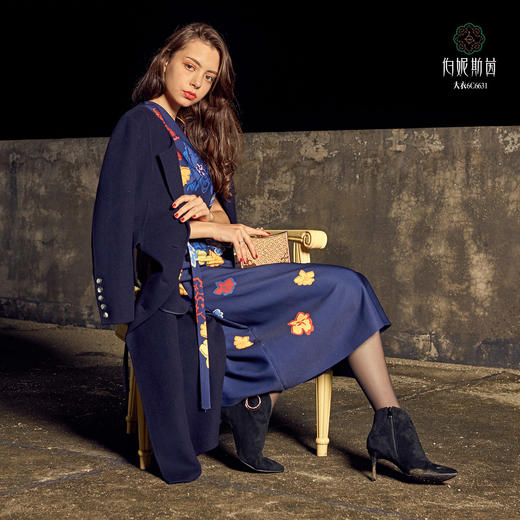 售罄【伯妮斯茵】6C6631--大衣--《花园中的母子》 商品图0