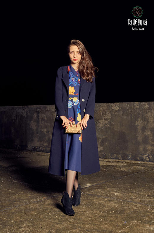 售罄【伯妮斯茵】6C6631--大衣--《花园中的母子》 商品图1