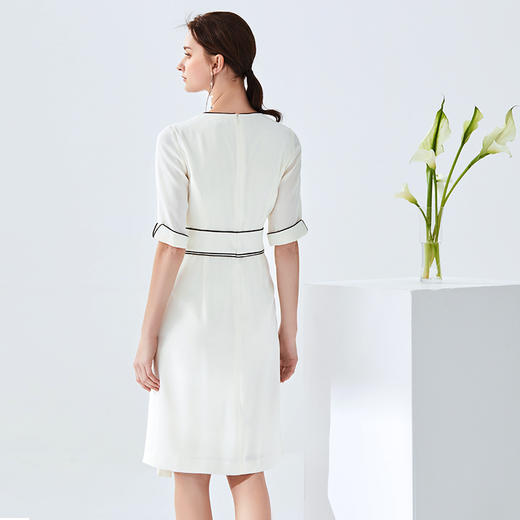 EITIE爱特爱夏季新款时尚简约通勤干练职业显瘦收腰连衣裙女6107834 商品图3