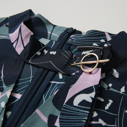 EITIE爱特爱夏季桑蚕丝新款时尚通勤立领飘带印花喇叭袖上衣女5913625 商品图6