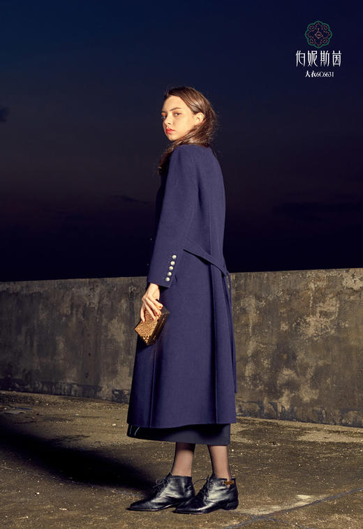 售罄【伯妮斯茵】6C6631--大衣--《花园中的母子》 商品图3