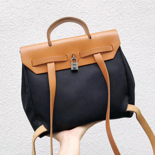 hermes爱马仕 herbag31黑色帆布双肩包