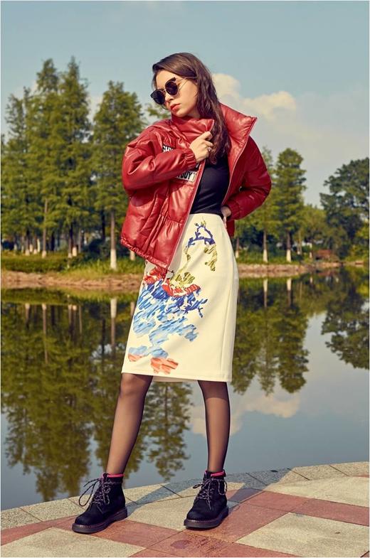 【伯妮斯茵】6B6681--半裙--昂蒂布的房子--《画尽世界光影，只为挚爱的女人》 商品图0