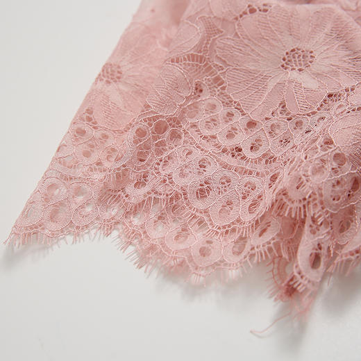 EITIE爱特爱夏季新款时尚镂空蕾丝V领通勤收腰显瘦连衣裙女5907654 商品图8