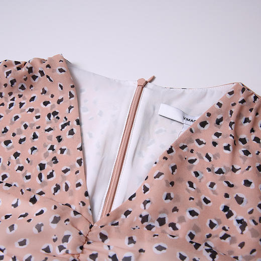 VIMAGE纬漫纪女装夏季新款显瘦收腰时尚印花连衣裙V1307964 商品图5