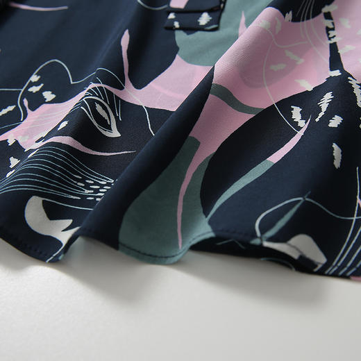 EITIE爱特爱夏季桑蚕丝新款时尚通勤立领飘带印花喇叭袖上衣女5913625 商品图9