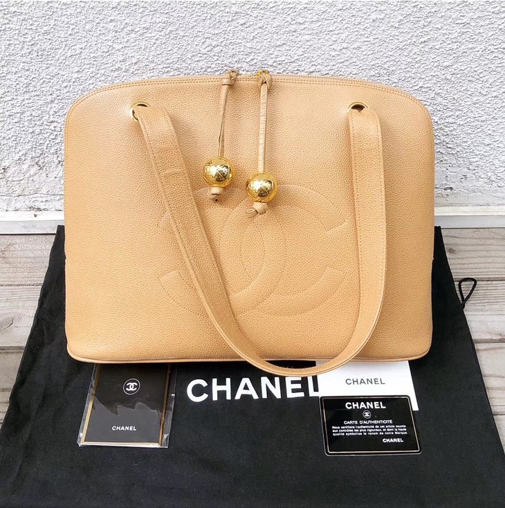 chanel香奈儿奶茶色荔枝皮金球双c贝壳包