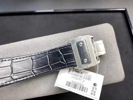 V6 卡地亚山度士桑托斯100周年！2824机芯，42mm，一款深得正品精髓的腕表！真心美呆了，亲，认准细节，把头的蓝色水晶是人工镶嵌的，不是用胶水粘的，水晶颜色深蓝色，不是浅蓝色，圈口8个螺丝均是可 商品图10