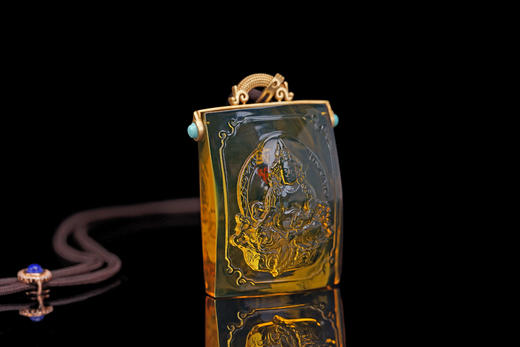 黄财神·墨西哥蓝珀18K喷砂黄金雕件 方牌吊坠 商品图2