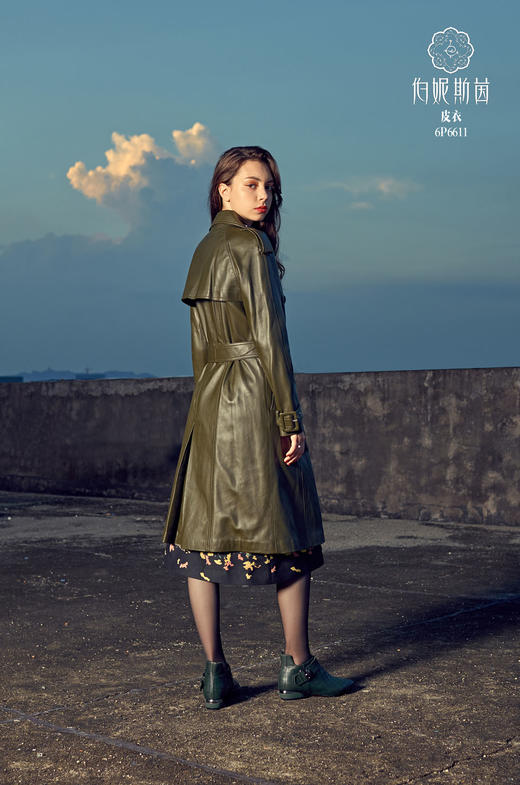 【伯妮斯茵】  6P6611--军绿绵羊皮长款大衣《撑阳伞的女人》《画尽世界光影，只为挚爱的女人》 商品图4