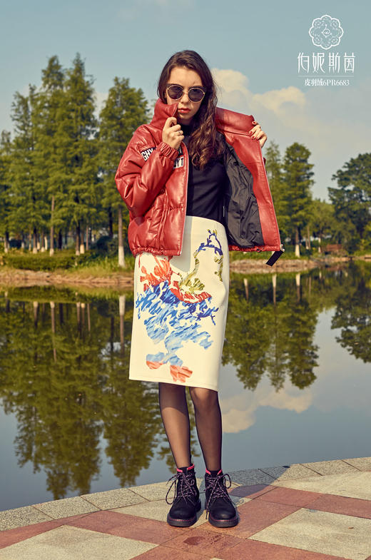 红色 立领短款皮羽绒服--《画尽世界光影，只为挚爱的女人》6PR6683 商品图5