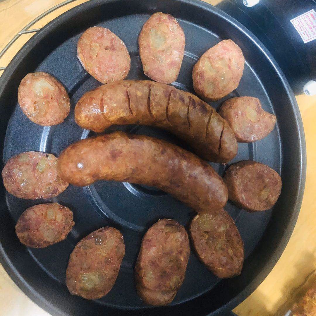 牛筋肠500g/包*2包 4根/包 香辣/原味2种口味 任意搭配选择 开袋即食 烤着吃炸着吃也可以哦！冷藏保存