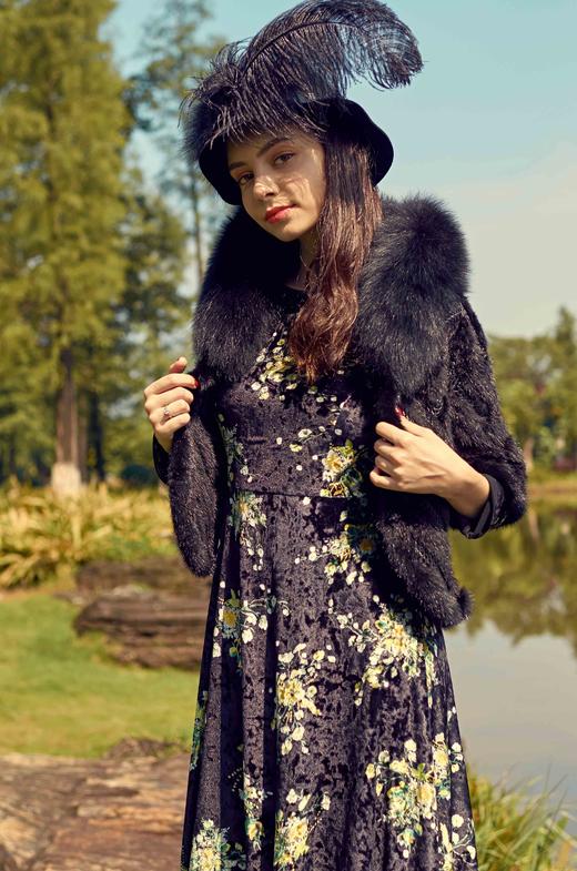 【伯妮斯茵】6P6682--皮草--昂蒂布的房子--《画尽世界光影，只为挚爱的女人》 商品图4